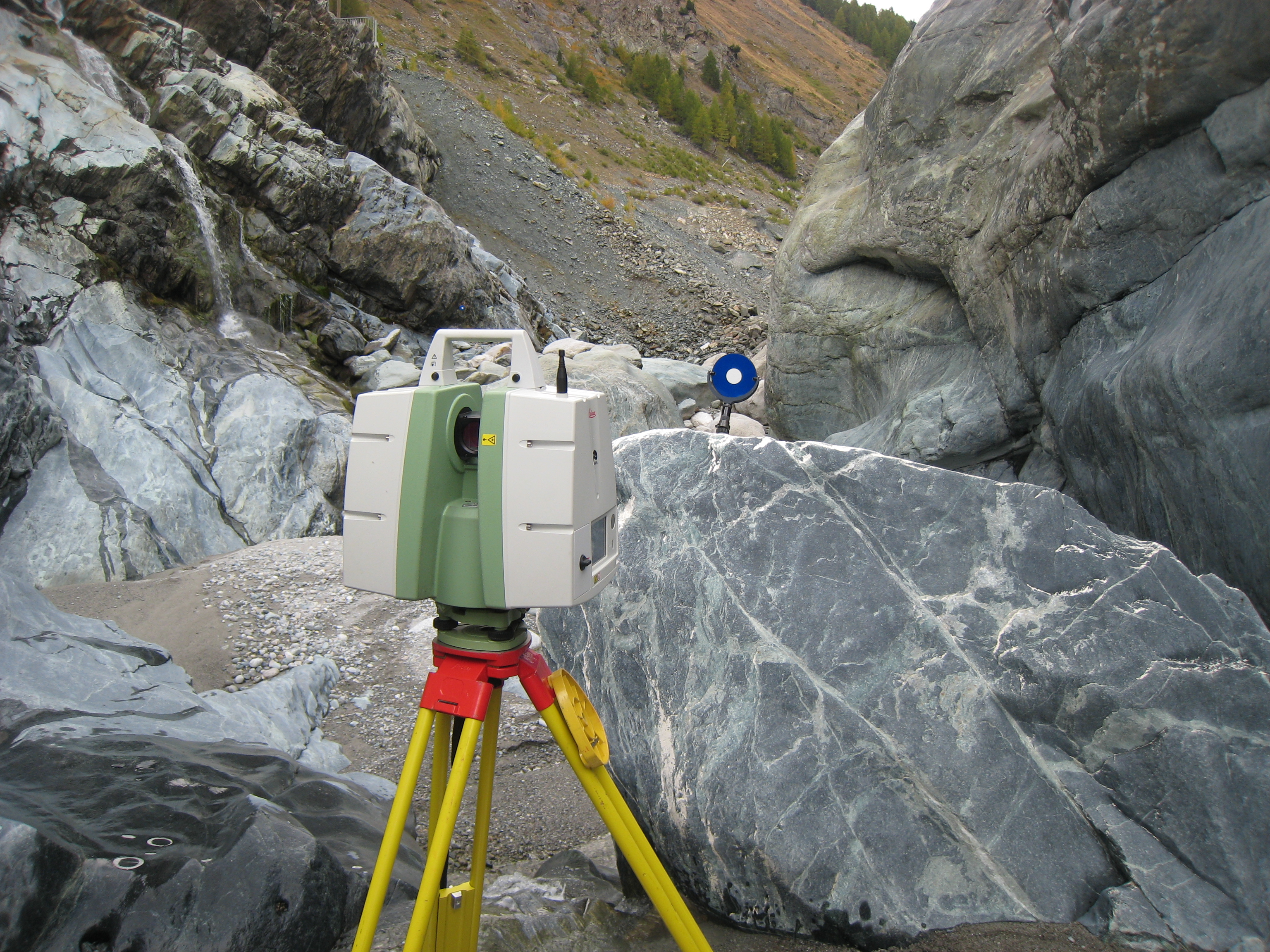 Terrestrial laser scanner in a bedrock gorge